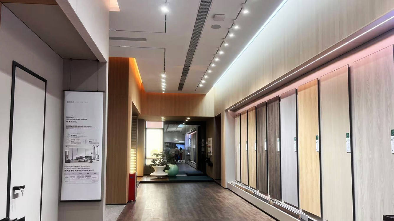 ��ɽӥ���մ�չ����������